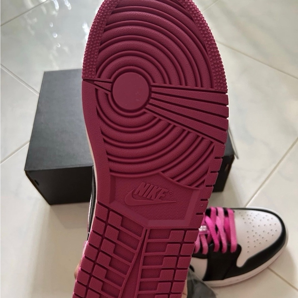 Deadstock Authentic with OG Box Air Jordan 1 SE Men’s Black/Fuchisa 8.5 - Picture 6 of 8